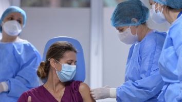 Vrei să te vaccinezi, dar nu ai unde. Situația centrelor de vaccinare din București