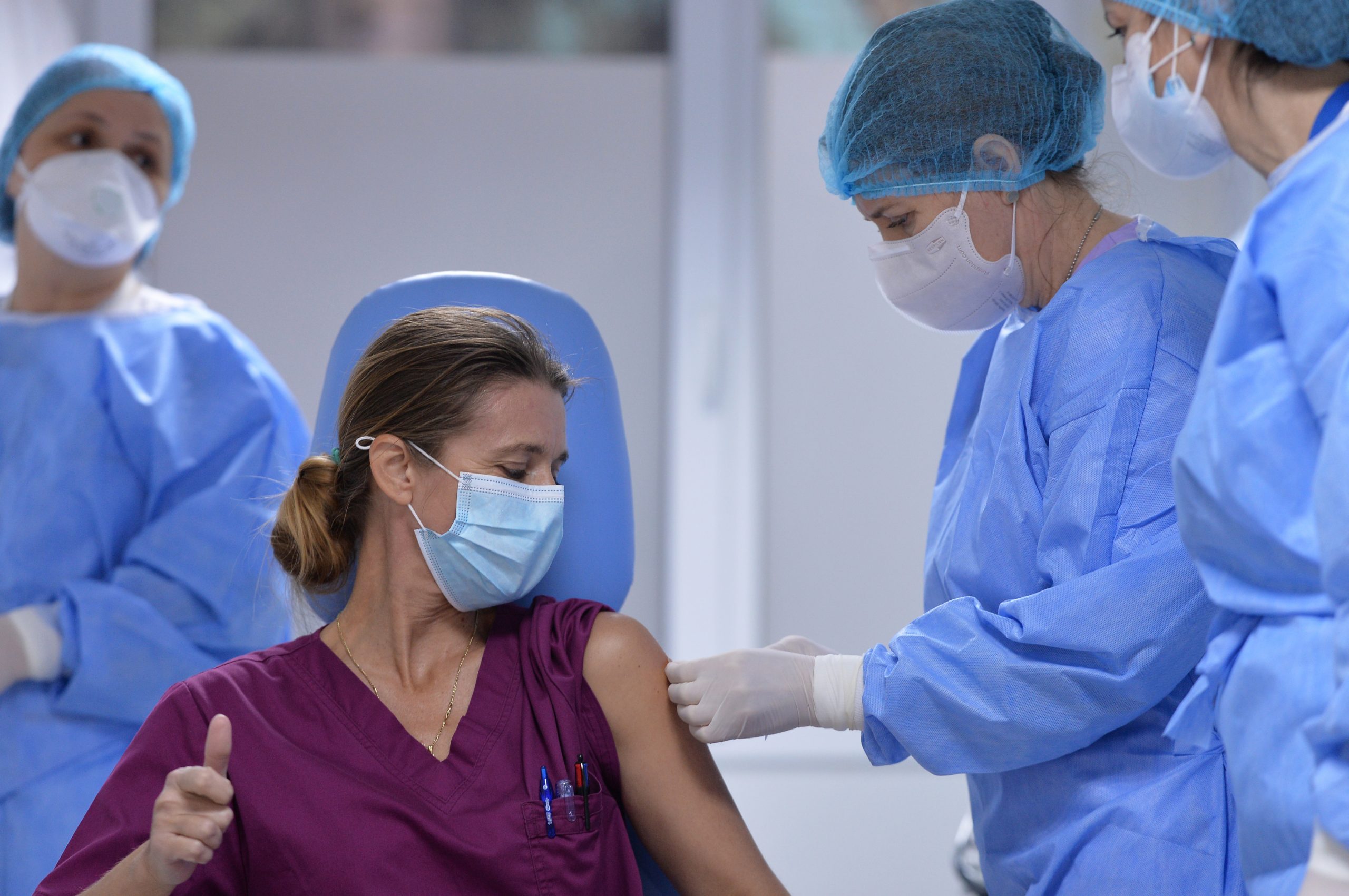 Vrei să te vaccinezi, dar nu ai unde. Situația centrelor de vaccinare din București