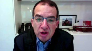 Va trebui să trăim cu Covid-19 „pentru totdeauna“, spune CEO-ul Moderna