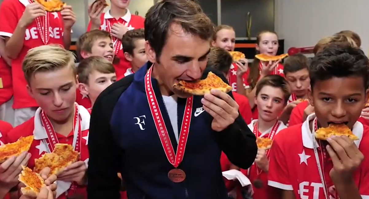 Ce mănâncă cei mai mari sportivi ai planetei când fac cheat day-uri. Pizza e mereu în capul listei pentru Roger Federer