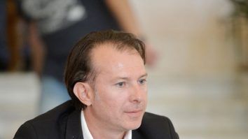 Premierul a anunțat când se vaccinează: „Va fi public!”. Cîțu vrea ca în septembrie să ajungem la 10,4 milioane de români vaccinați