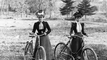 Povestea Coanei Miţa Biciclista. Dama care le-a furat mințile Regelui Ferdinand, lui Nicolae Grigorescu și Octavian Goga