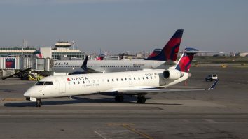 Companiile aeriene se alătură luptei împotriva virusului. Avioanele vor transporta doze de vaccin anti-Covid