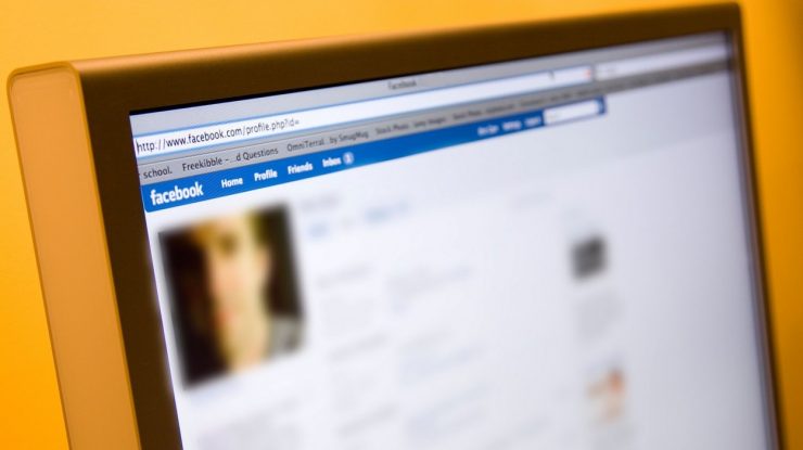 Deschiderea unui cont cu numele altei persoane pe o rețea socială este infracțiune. Cum se pedepsește