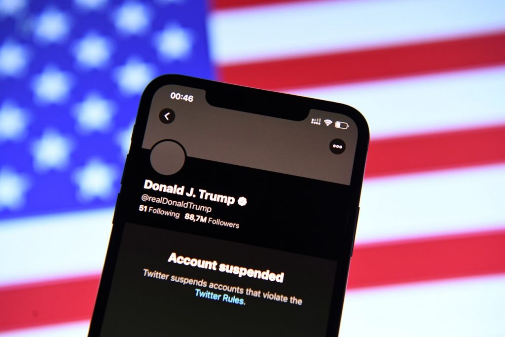 Acțiunile Twitter sunt în scădere după interzicerea lui Donald Trump