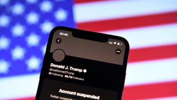 Acțiunile Twitter sunt în scădere după interzicerea lui Donald Trump