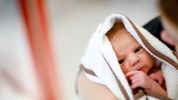 Șapte copii s-au născut la Cluj și la Timișoara în noaptea de Revelion. Cum au primit părinții vestea