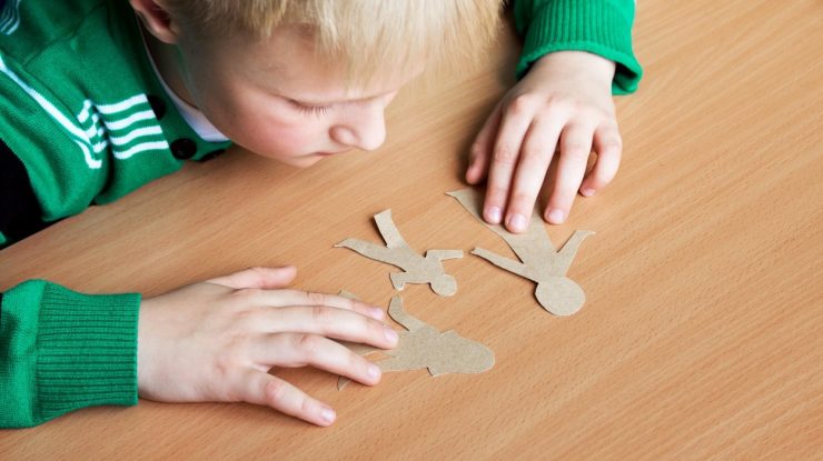 Și-a incendiat locuința pentru că a pierdut custodia copilului. Băiatul de 7 ani se afla în apartament