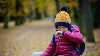 La ce să fii atent pentru a descoperi din timp simptomele noii tulpine de coronavirus la copilul tău. Sfaturile unui medic OMS