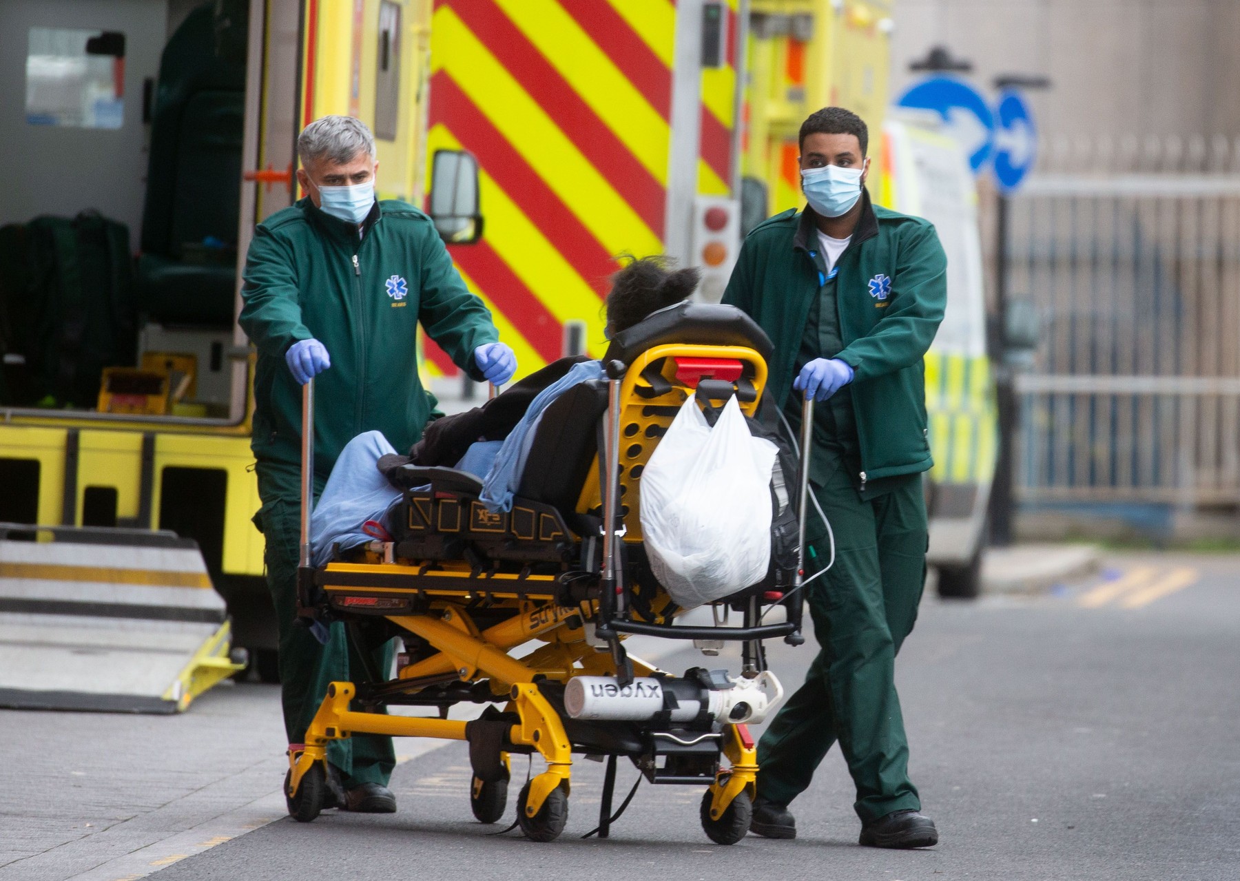 Marea Britanie a identificat șase cazuri de infectare cu varianta braziliană a coronavirusului