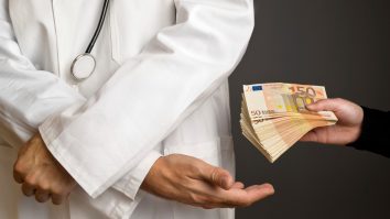 România, în top trei cele mai corupte țări din UE și în 2020. Transparency International: Corupția slăbește sistemul de sănătate