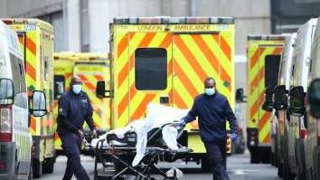 Spitalele din Londra sunt copleșite. Primarul capitalei imploră populația să respecte regulile sanitare