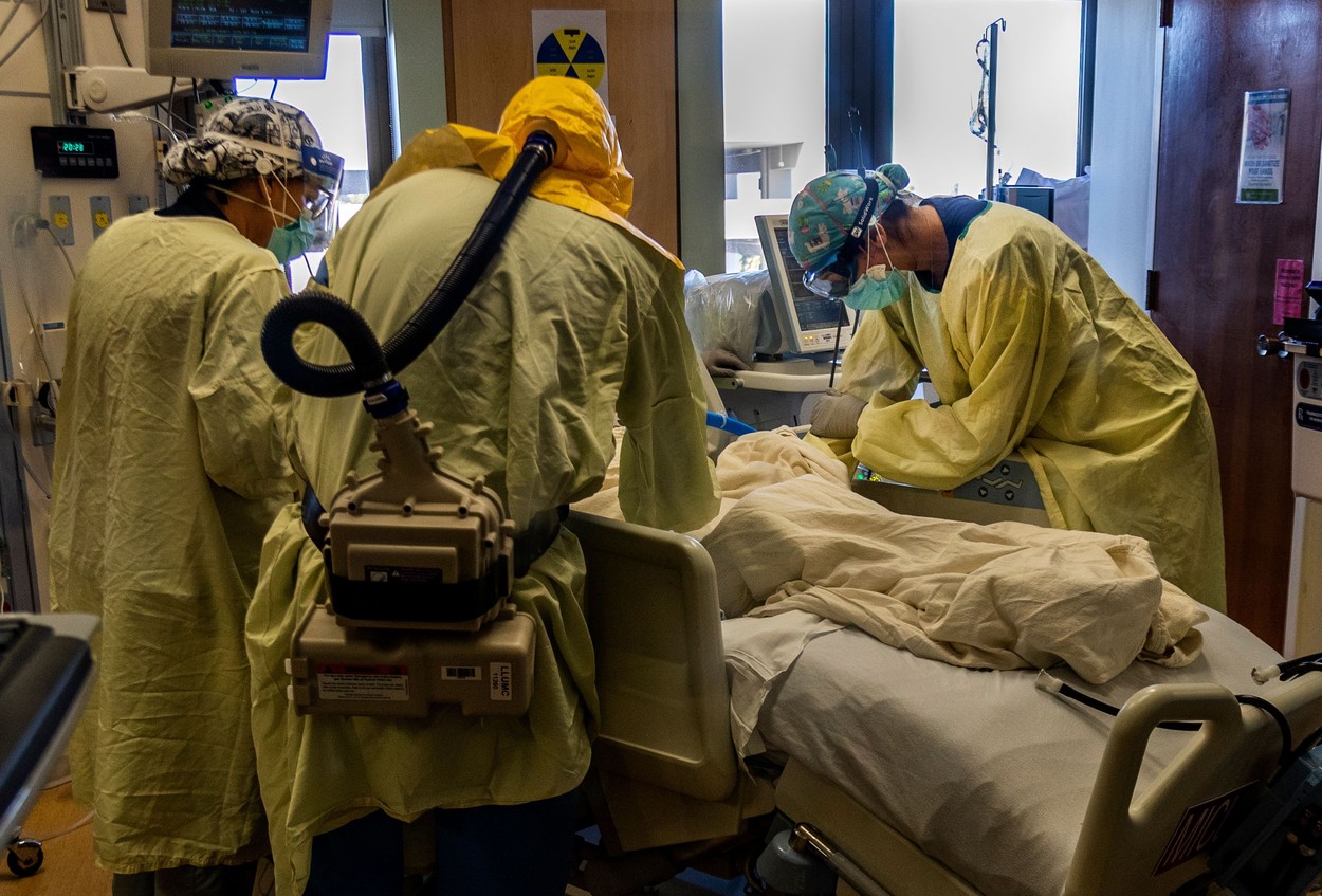 Focar de coronavirus în Los Angeles. Bolnavii nu mai au loc în spitale şi sunt trimişi în biserici şi săli de sport