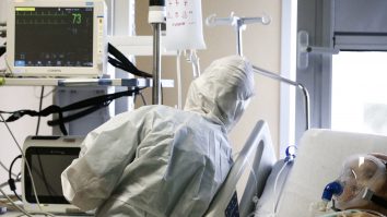 Medic în combinezon