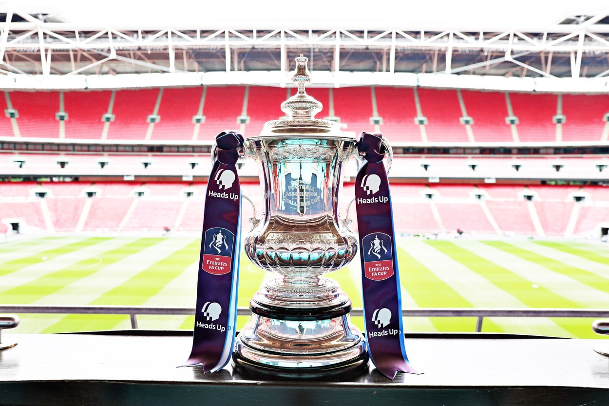 Șeicul Mansour, patronul lui Manchester City, a cumpărat Cupa Angliei, cel mai vechi trofeu din istoria fotbalului