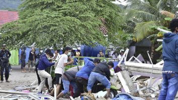 Cutremur puternic în Indonezia: Cel puțin 34 de oameni au murit. Spitalul de pe Insula Sulawesi s-a prăbușit. FOTO