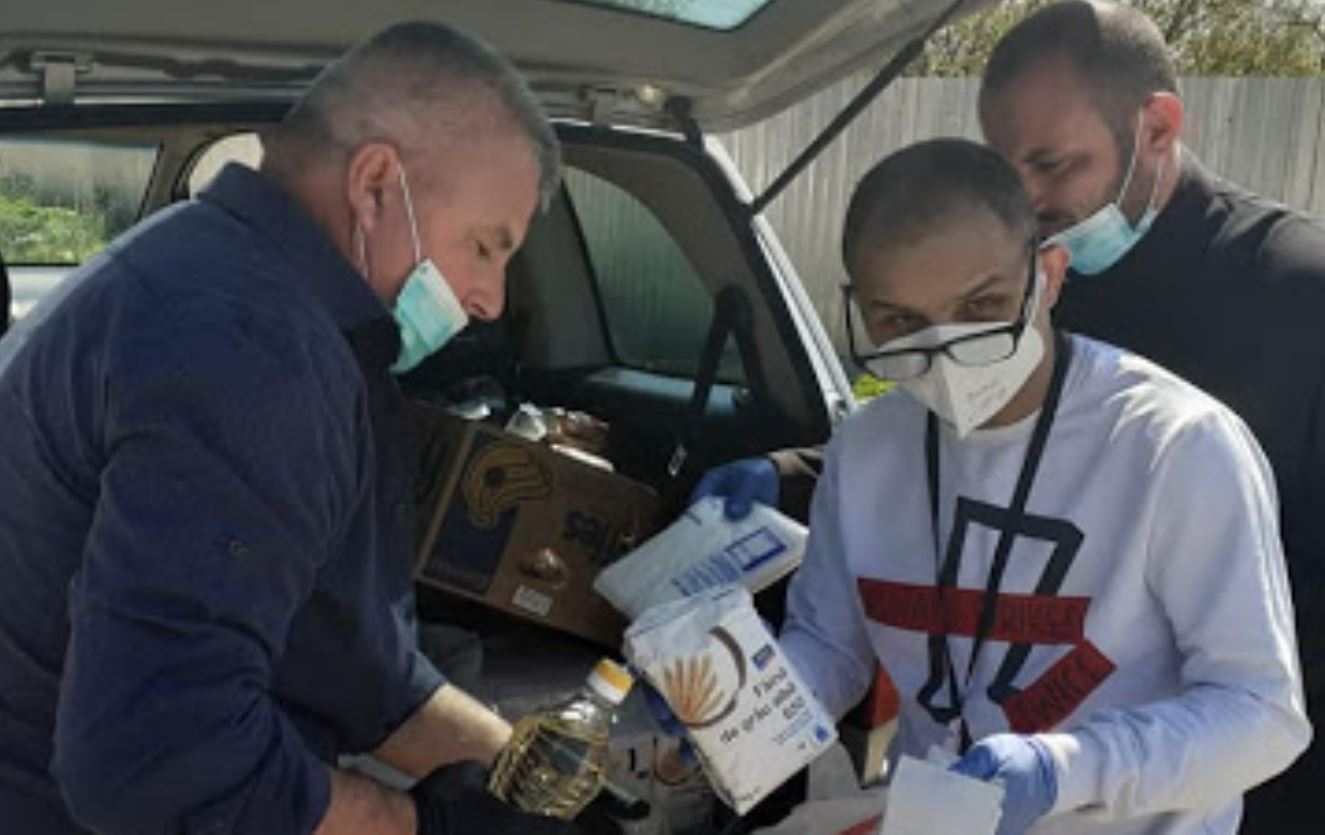 Cum putem să-i ajutăm pe bătrânii și copiii aflați în izolare sau cu restricții de deplasare