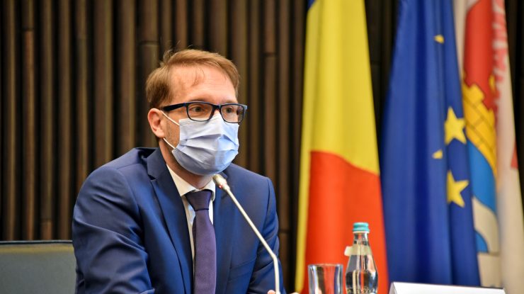 În Timișoara există doar DOUĂ centre de vaccinare. Dominic Fritz: „Principalul obstacol e numărul redus de doze”