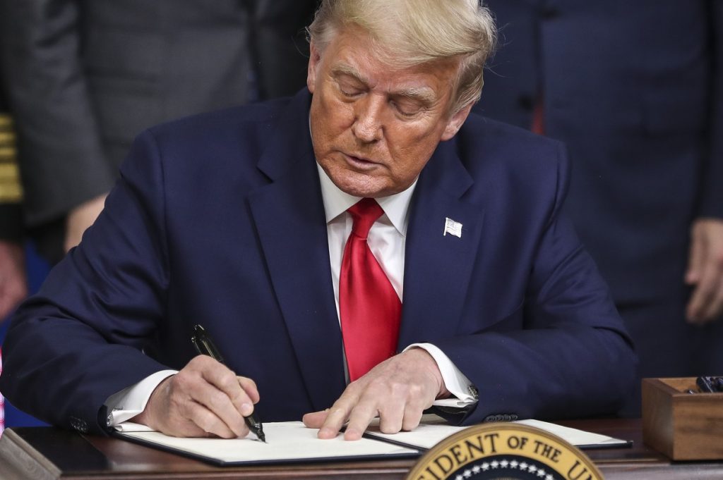 Donald Trump intenționează să semneze peste 100 de grațieri în ultima zi de mandat