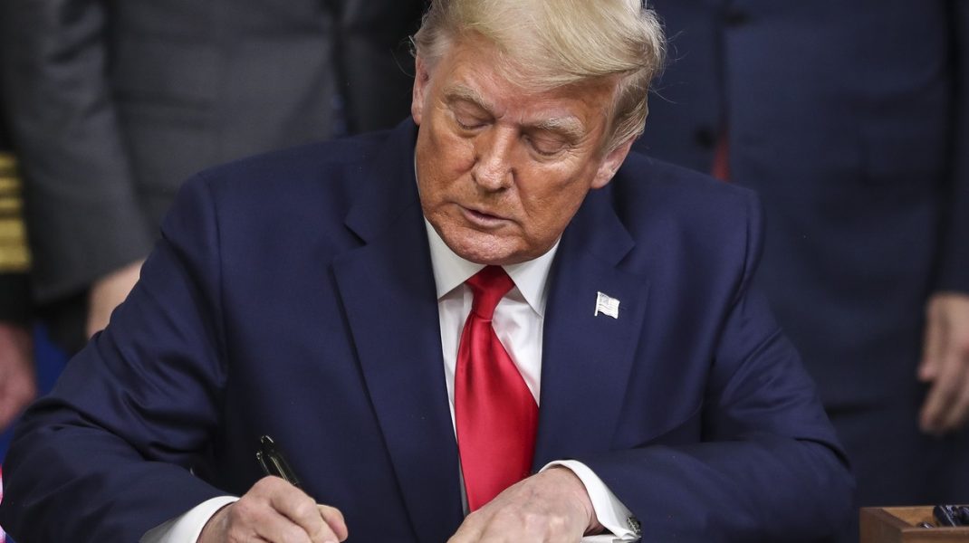 Donald Trump intenționează să semneze peste 100 de grațieri în ultima zi de mandat