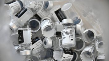România primește luni peste un milion de doze de vaccin Pfizer, o tranșă record