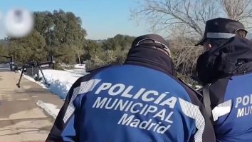Drone cu camere de supraveghere monitorizează respectarea regulilor de carantinare, în Madrid