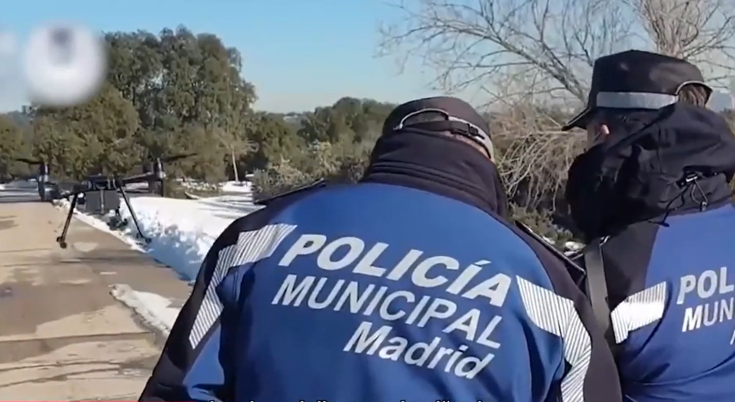 Drone cu camere de supraveghere monitorizează respectarea regulilor de carantinare, în Madrid