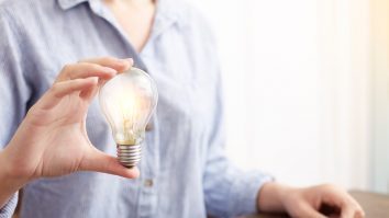 Cum să calculezi cea mai ieftină ofertă pentru curentul electric la tine în județ