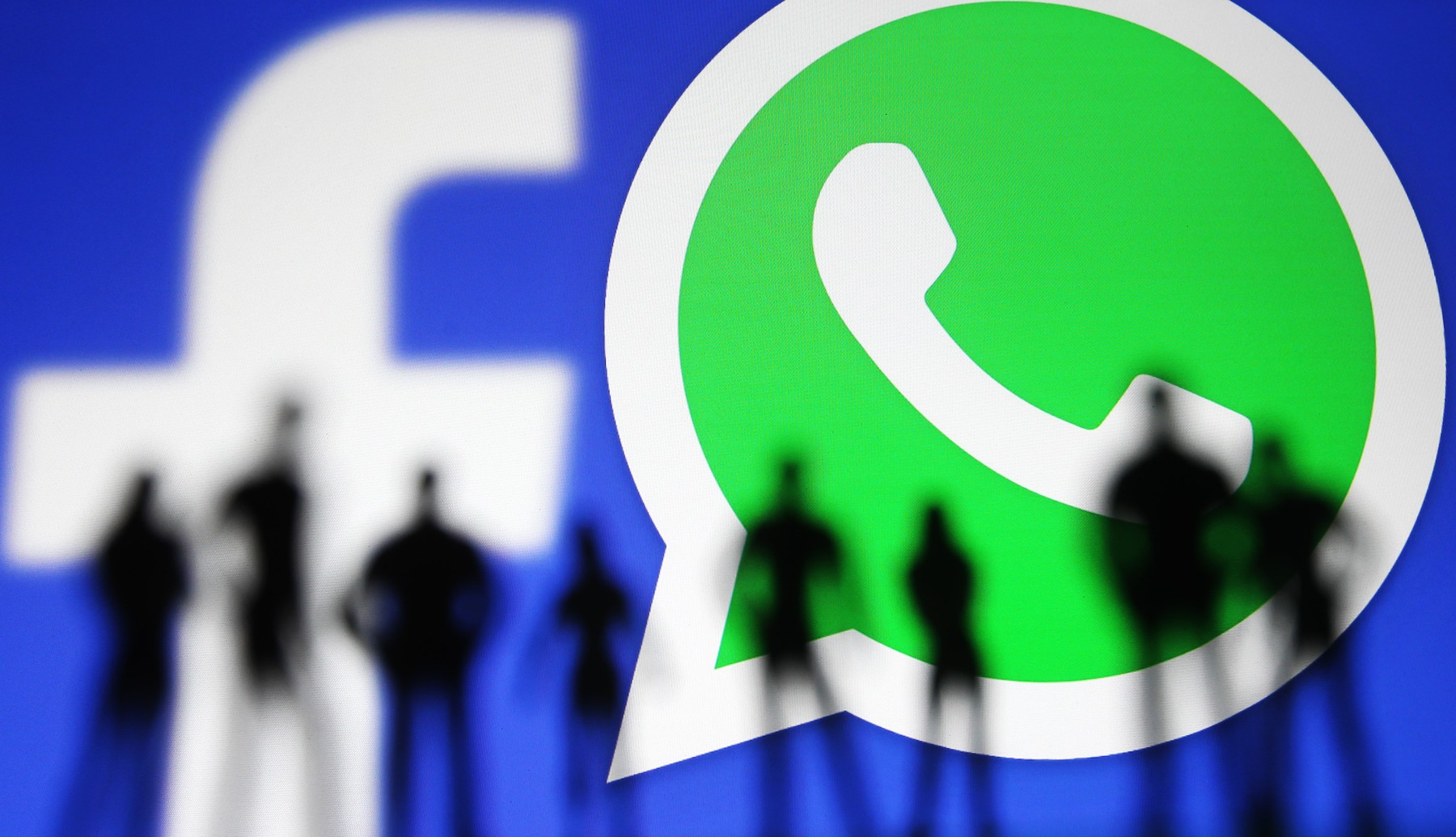 Facebook a intrat în belele din cauza Whatsapp. Compania americană a trebuit să îşi retragă reclamele din ziarele din India