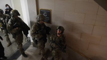 FBI inițiază proceduri de identificare a protestatarilor violenți