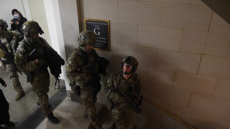 FBI inițiază proceduri de identificare a protestatarilor violenți