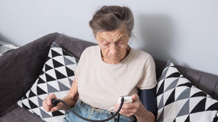 Motivul pentru care centenarii reușesc să facă față coronavirusului mai bine decât persoanele tinere. Explicațiile unui imunolog