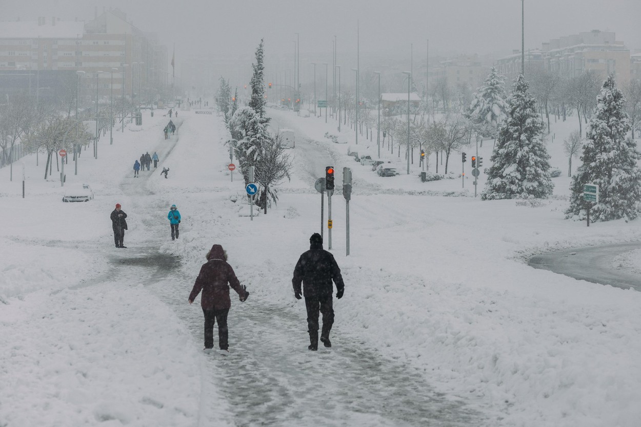 Daune de 1.4 miliarde de euro în Madrid, după furtuna de zăpadă care a șocat o lume întreagă