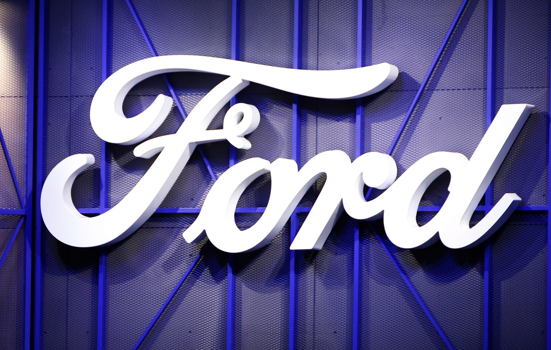 Ford anunță lansarea primei camionete electrice create special pentru poliția din SUA