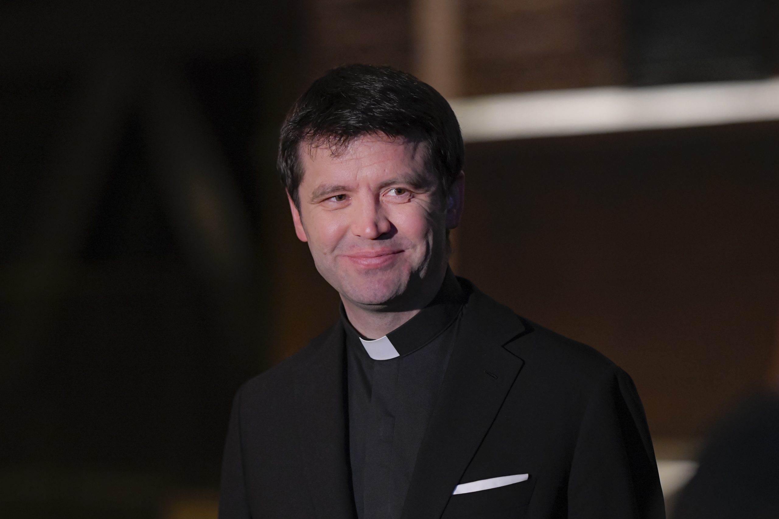 „Te trimit ca să le scoți din cap CIP-urile și Cip-Cirip-urile“. Mesajul ironic al preotului Francisc Doboş despre vaccinare