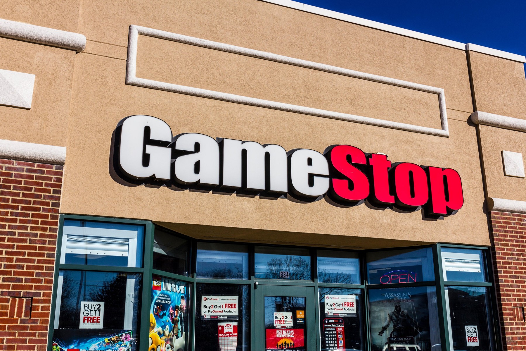 Scandalul GameStop. Cum au crescut acțiunile companiei de 24 de ori în trei săptămâni? Trei acționari au câștigat peste 2 miliarde de dolari