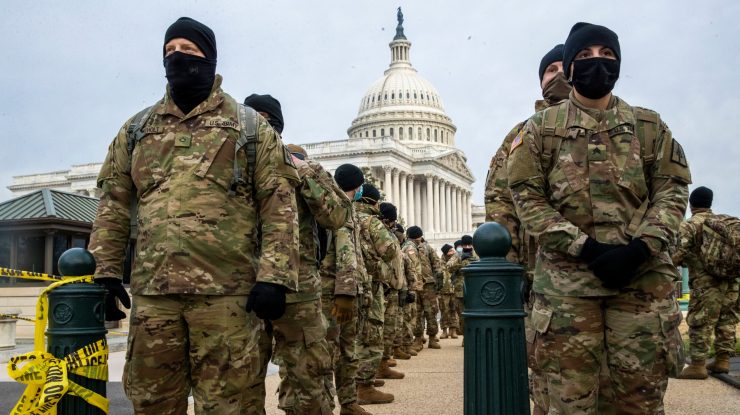 Avertizare FBI: Mai multe proteste ar putea izbucni, în fața clădirilor administrative din toate cele 50 de state. Peste 13.000 de paznici vor păzi Capitoliul în acest weekend. FOTO