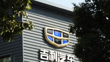 Un nou jucător pe piața mașinilor electrice: Geely, compania care deține Volvo, va produce mașini electrice alături de o companie din Taiwan