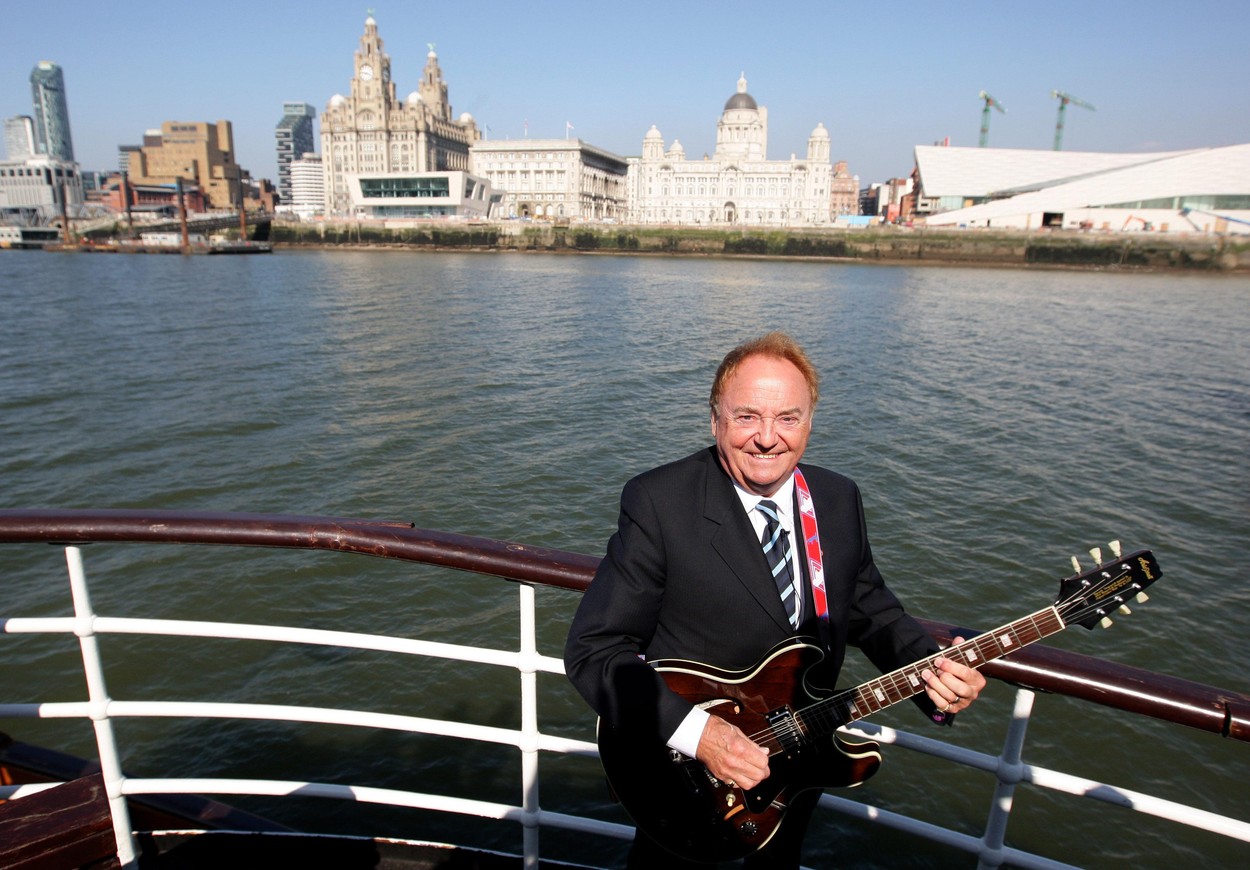 Gerry Marsden, interpretul legendarului imn „You’ll Never Walk Alone”, a murit la vârsta de 78 de ani