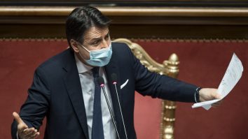Giuseppe Conte, premierul Italiei, a anunțat că îşi va prezenta marţi demisia