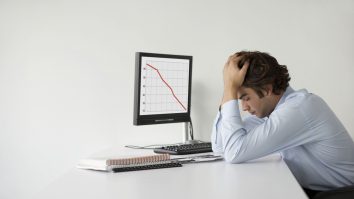 Cadourile lui Trump pentru Biden: burse la maxim, un dolar slab, tone de datorii și incertitudine