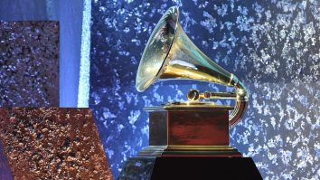 grammy-trofeu