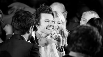 Cântăreţul britanic Harry Styles s-a declarat „devastat'' după ce concertul său de la Copenhaga a fost anulat în urma atacului armat care a avut loc duminică într-un centru comercial aflat în apropiere, informează The Independent.