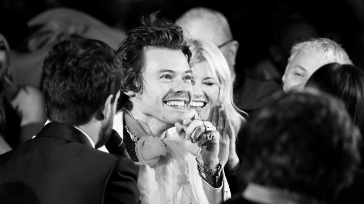 Cântăreţul britanic Harry Styles s-a declarat „devastat'' după ce concertul său de la Copenhaga a fost anulat în urma atacului armat care a avut loc duminică într-un centru comercial aflat în apropiere, informează The Independent.