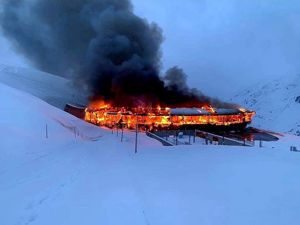 Incendiu la cel mai mare muzeu de motociclete din lume. Peste 200 de exponate au fost distruse