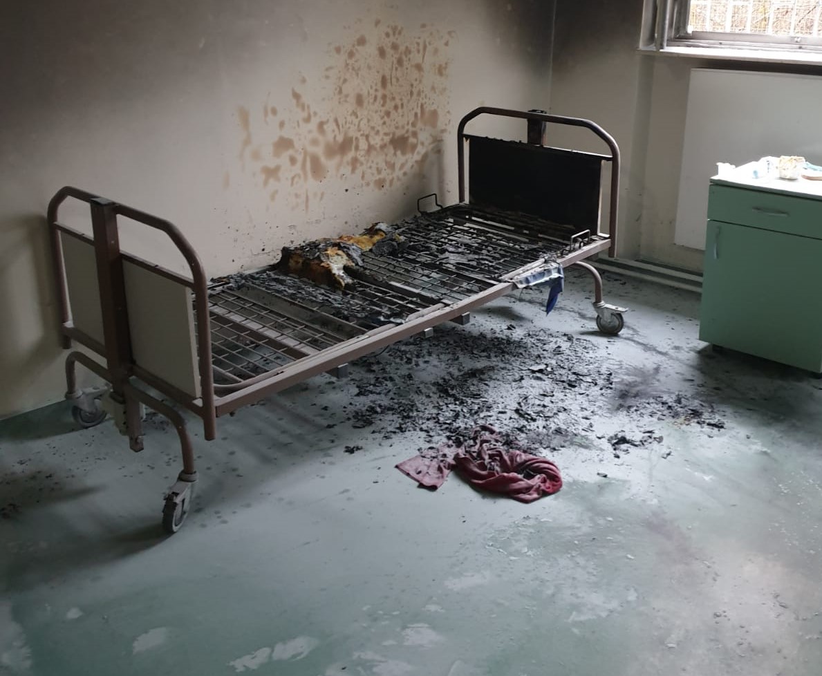 Incendiu într-un pavilion suport COVID din Timiș. Focul a izbucnit la Spitalul de Psihiatrie Gătaia