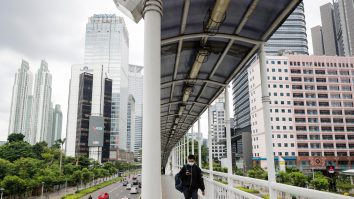 Indonezia a ales să vaccineze întâi populaţia activă. De ce strategia nu ar fi funcţionat în Europa