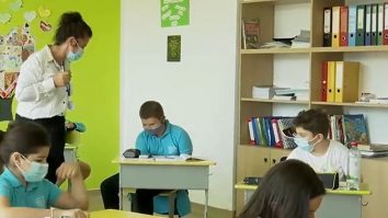 Cum transformă o învățătoare lecțiile plictisitoare în experiențe de viață