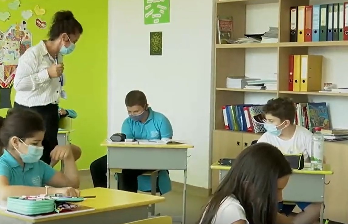 Cum transformă o învățătoare lecțiile plictisitoare în experiențe de viață: „Învățăm copiii să își gestioneze emoțiile“