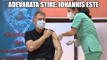 Reacţii după vaccinarea lui Iohannis. Explozie de glume pe internet: „Brand naţional”